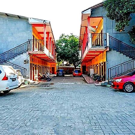 פקלונגאן Oyo 91476 Srikaya Hotel 3 מראה חיצוני תמונה
