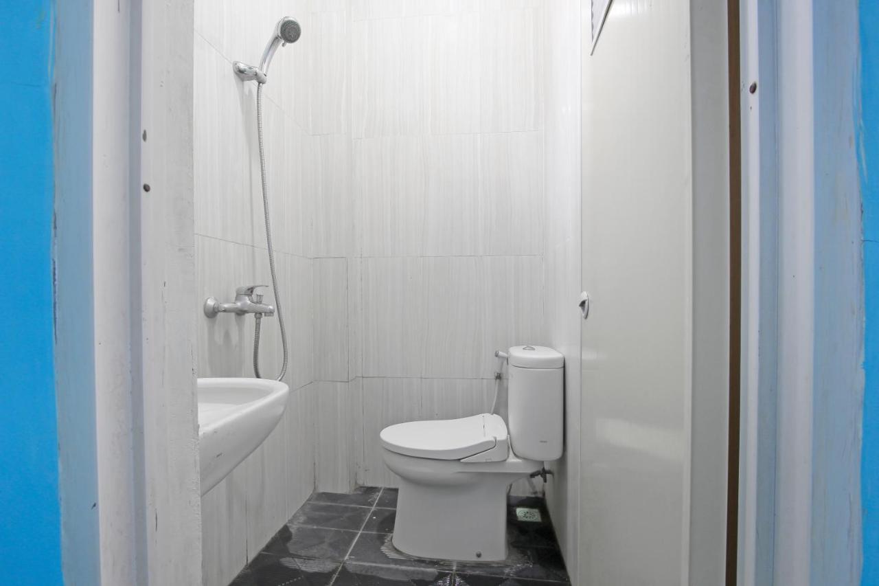 פקלונגאן Oyo 91476 Srikaya Hotel 3 מראה חיצוני תמונה